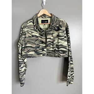 Fashion Nova camo tiger print cropped denim jacket medium edgy streetwear